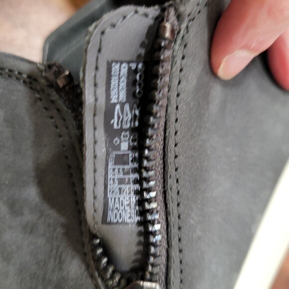 Ecco Soft 7 Woman's Nubuck Zip Bootie Leather Grey Size 37 (8 - 8.5) - Picture 14 of 15